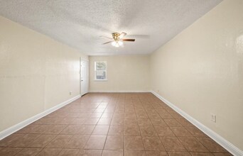 3418 Sealy in Galveston, TX - Foto de edificio - Building Photo