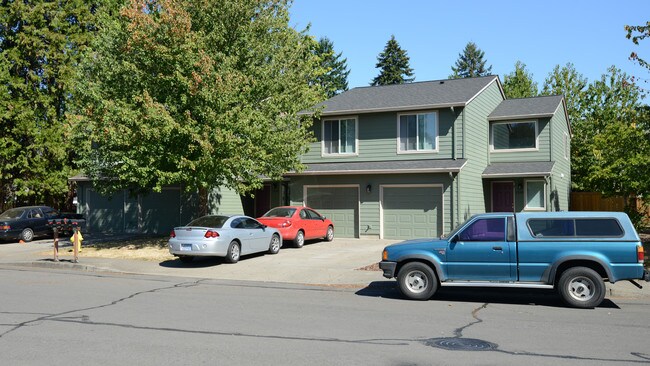 1345-1351 NE 186th Ave in Portland, OR - Foto de edificio - Building Photo