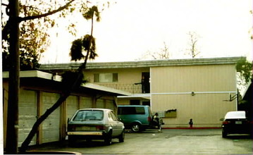 21641 Montgomery St in Hayward, CA - Building Photo - Building Photo