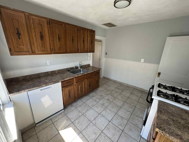 53 Fairfax St, Unit 2 in Somerville, MA - Building Photo - Building Photo
