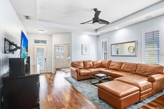 9506 Cavendish Dr in Tampa, FL - Building Photo - Building Photo