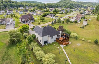 11 Cléophas-Scantland Ch in Val-des-monts, QC - Building Photo - Building Photo