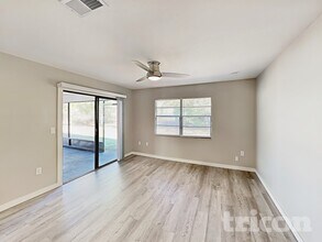 13079 Spencer Ct in Spring Hill, FL - Foto de edificio - Building Photo