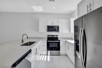 430-432 Bell Blvd in Lehigh Acres, FL - Building Photo - Building Photo