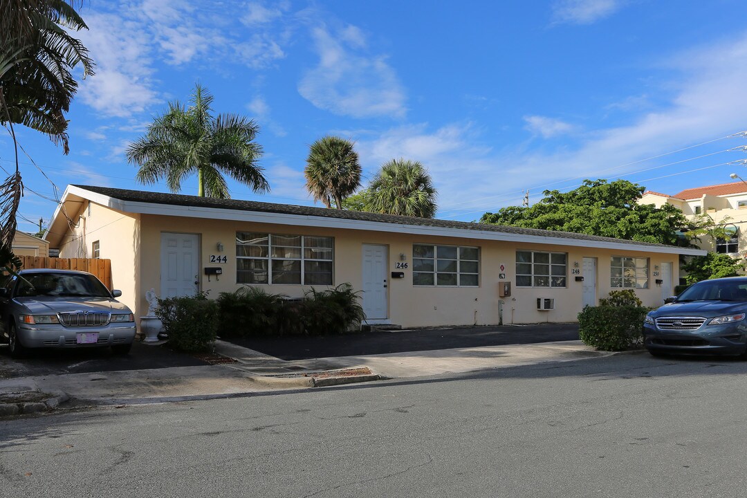 244 Wenonah Pl in West Palm Beach, FL - Building Photo