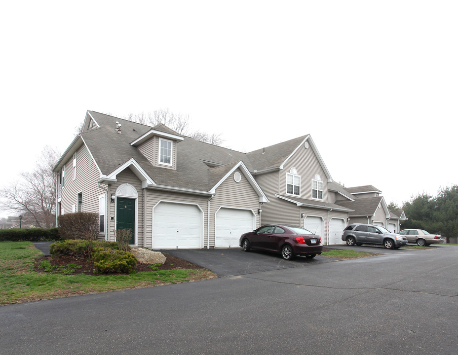 Country Place in Colchester, CT - Building Photo