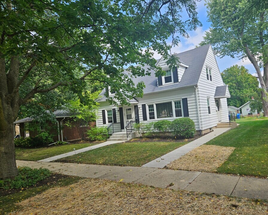 521 Anderson Blvd in Geneva, IL - Building Photo