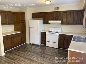 136 Oakmont Dr in Greenville, NC - Building Photo - Building Photo