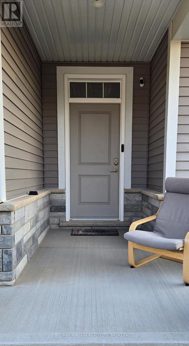 8 Hopkins St in Thorold, ON - Building Photo - Building Photo