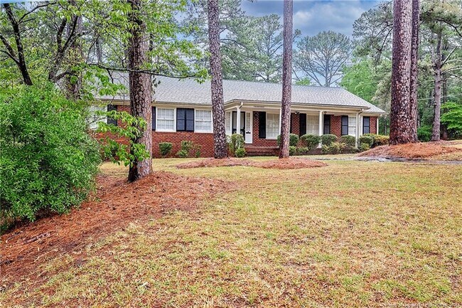 116 S Churchill Dr in Fayetteville, NC - Foto de edificio - Building Photo