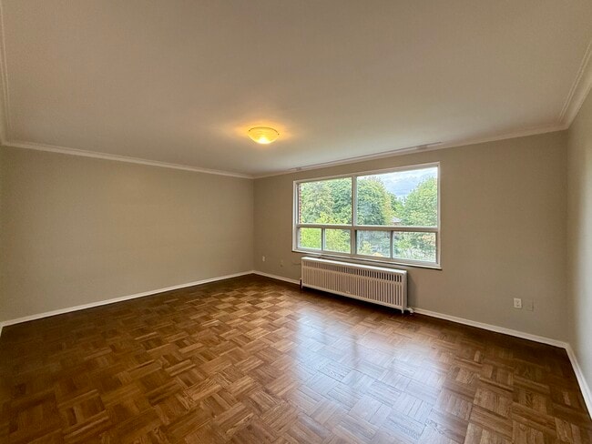 1295 Bayview Av, Unit 18