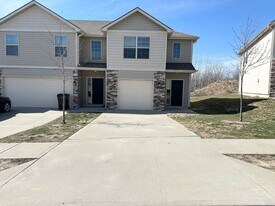 1422 NE Mary Ct in Grain Valley, MO - Building Photo