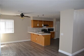 8006 S Counterpoint Ln in Las Vegas, NV - Building Photo - Building Photo