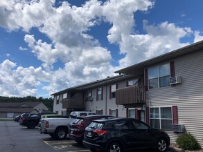 Mountain Crest in Wausau, WI - Foto de edificio - Building Photo