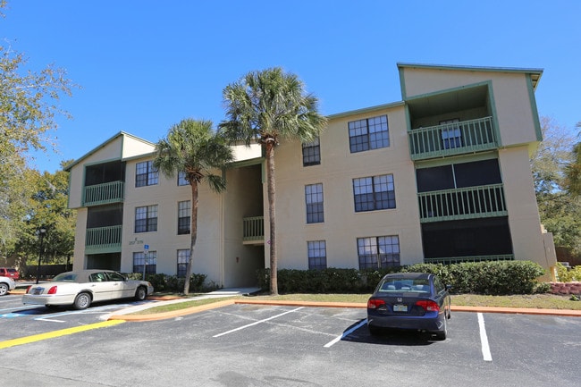 Hermitage Apartments in Valrico, FL - Foto de edificio - Building Photo