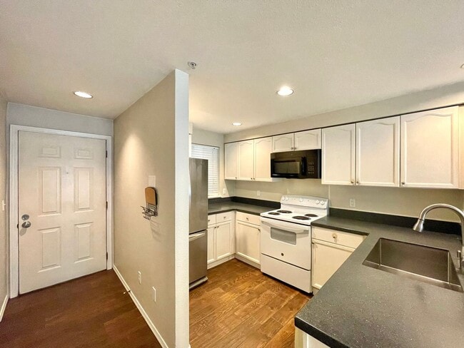 15533 Waynita Way NE in Bothell, WA - Building Photo - Building Photo