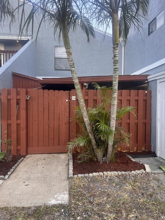 30 Crossings Cir, Unit D in Boynton Beach, FL - Foto de edificio