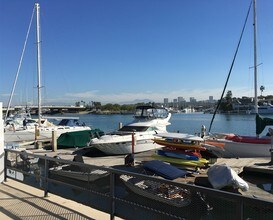 Bayshore Apartments in Newport Beach, CA - Building Photo - Building Photo