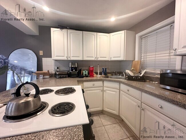 18 Parmenter St, Unit 1