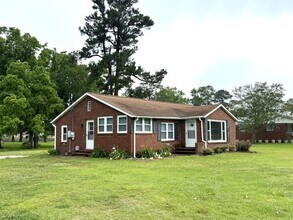 2274 Dawson Cabin Rd in Jacksonville, NC - Building Photo - Building Photo