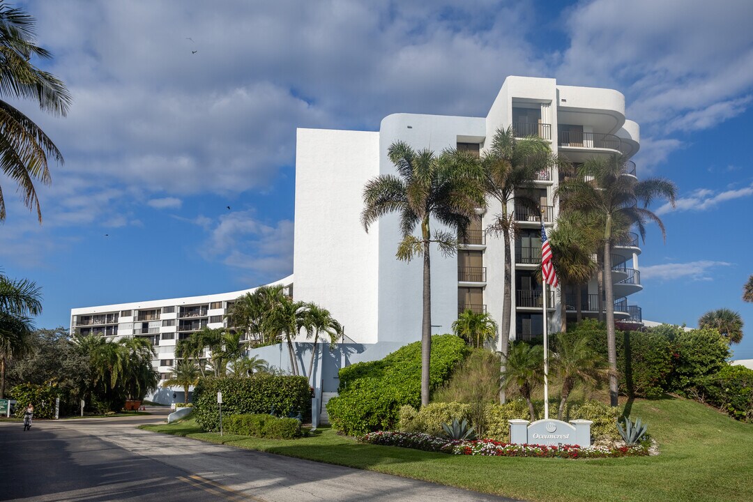 Oceancrest in Jupiter, FL - Building Photo