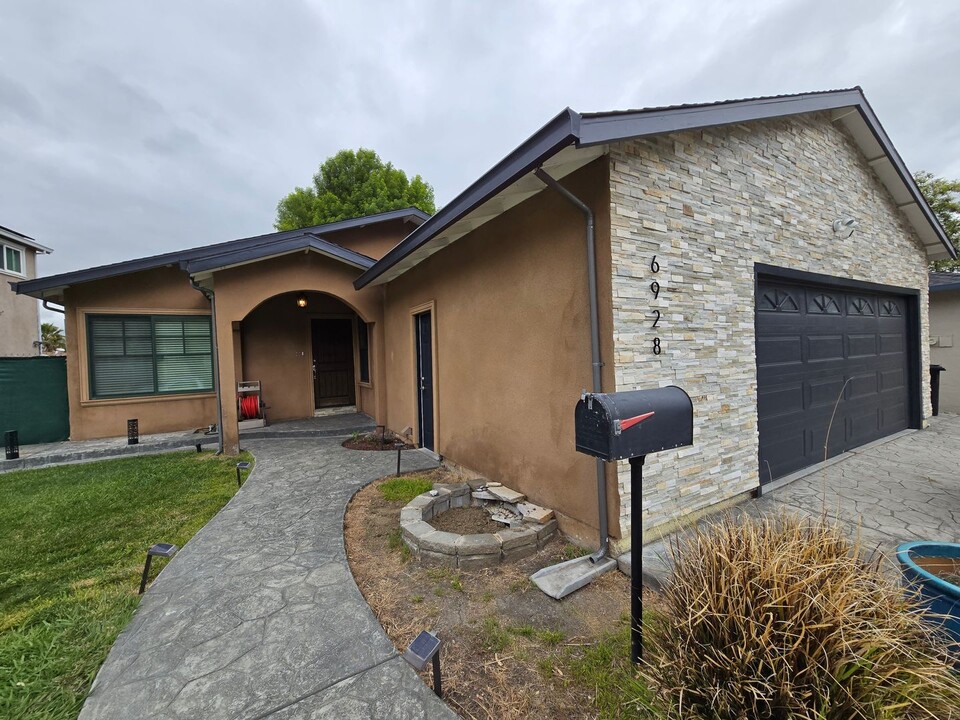 6928 Heaton Moor Dr in San Jose, CA - Building Photo