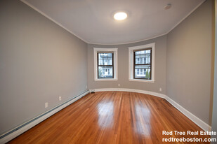 48 Englewood Ave, Unit 3 in Boston, MA - Foto de edificio - Building Photo