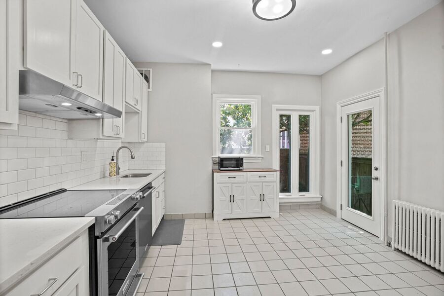 24 6th St SE in Washington, DC - Building Photo