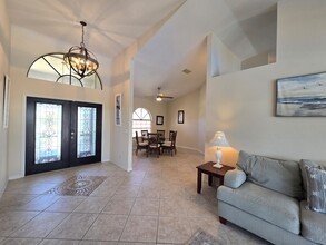 512 SE 33rd Terrace in Cape Coral, FL - Building Photo - Building Photo