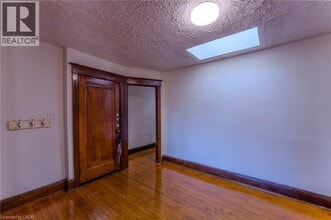 1369 Main St E in Hamilton, ON - Building Photo - Building Photo