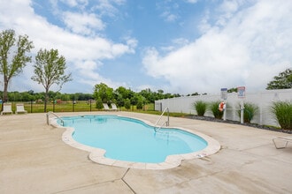 South Maple Townhomes in Lebanon, TN - Foto de edificio - Building Photo