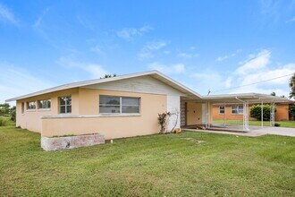 502 Leeland Heights Blvd E in Lehigh Acres, FL - Building Photo - Building Photo