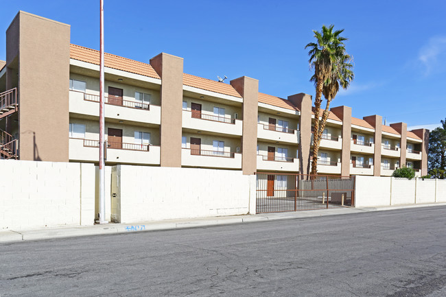 College Court in North Las Vegas, NV - Building Photo - Building Photo