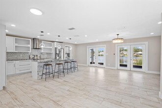 1411 84th Ave N in St. Petersburg, FL - Building Photo - Building Photo