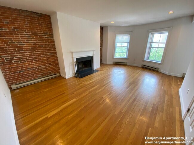 1742 Washington St, Unit 3 in Boston, MA - Building Photo - Building Photo