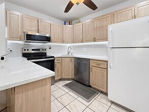 301 Knotty Pine Cir in Greenacres, FL - Building Photo - Building Photo