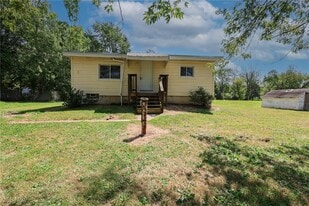 6180 Hillford Ave NE in Canton, OH - Building Photo