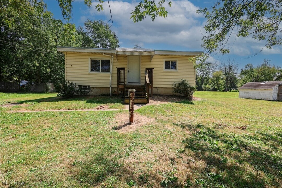 6180 Hillford Ave NE in Canton, OH - Building Photo