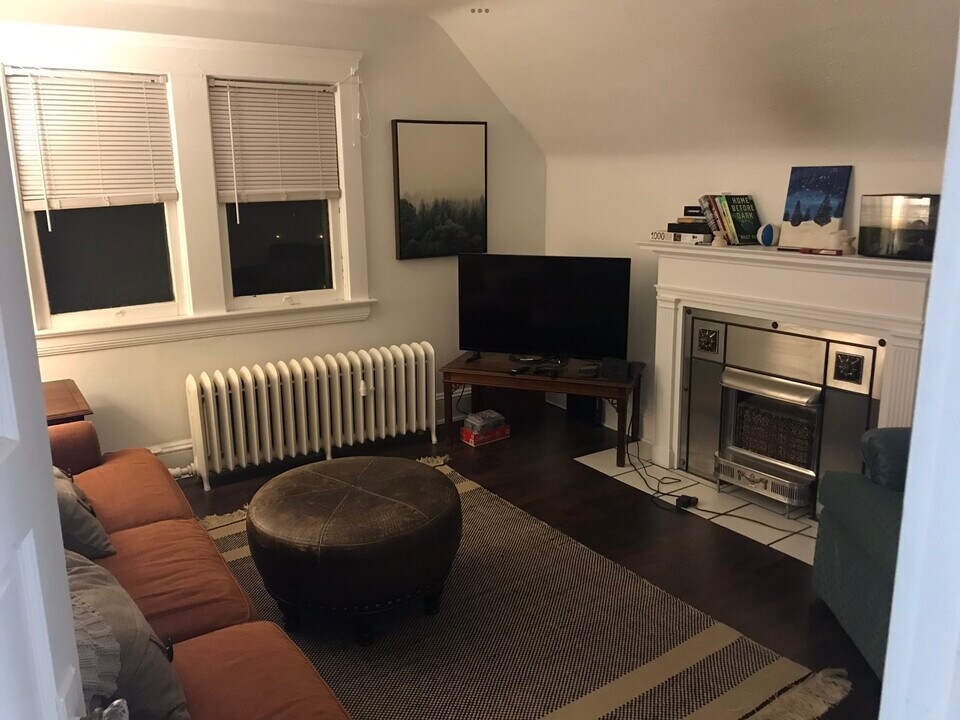 1284 Mathews Ave, Unit 3 Photo