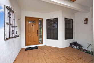131 Island Way in Greenacres, FL - Building Photo - Building Photo