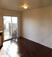 3129 Airport Rd, Unit 3 in Carson City, NV - Foto de edificio - Building Photo