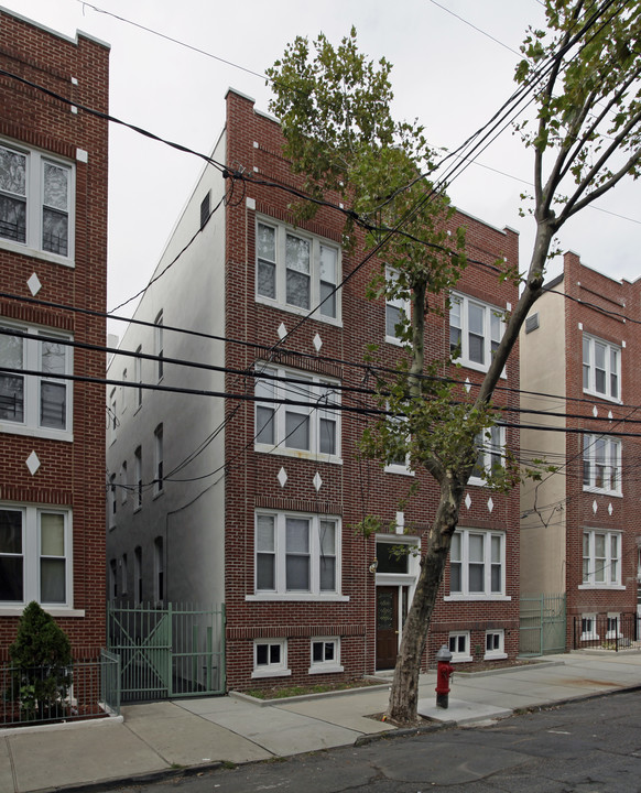 189 Pine St in Jersey City, NJ - Building Photo