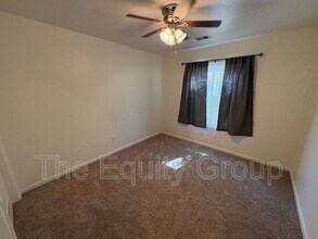 2322 E Beech Ct in Visalia, CA - Building Photo - Building Photo