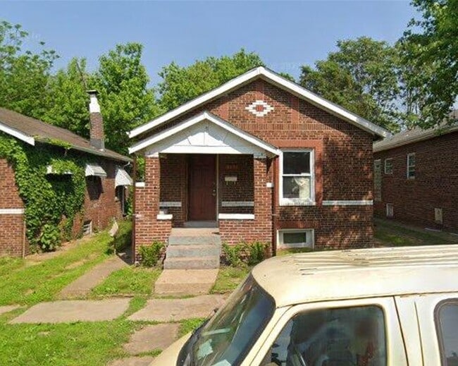 property at 3834 Missouri Ave