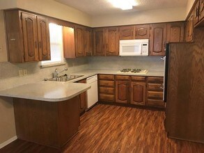 721 Lindenwood Dr in Lancaster, TX - Building Photo - Building Photo