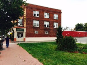 15 W Broadway in Derry, NH - Building Photo - Building Photo