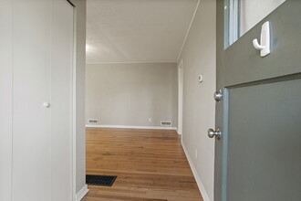 1806 N Watts St in Portland, OR - Building Photo - Building Photo