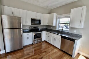 11 Dehon St, Unit 3 in Revere, MA - Building Photo