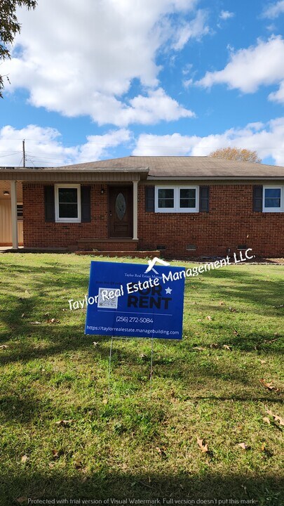 151 N Leland Dr in Florence, AL - Building Photo