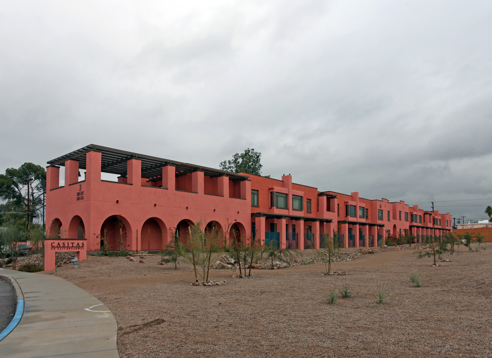 Casitas on East Broadway in Tucson, AZ - Building Photo